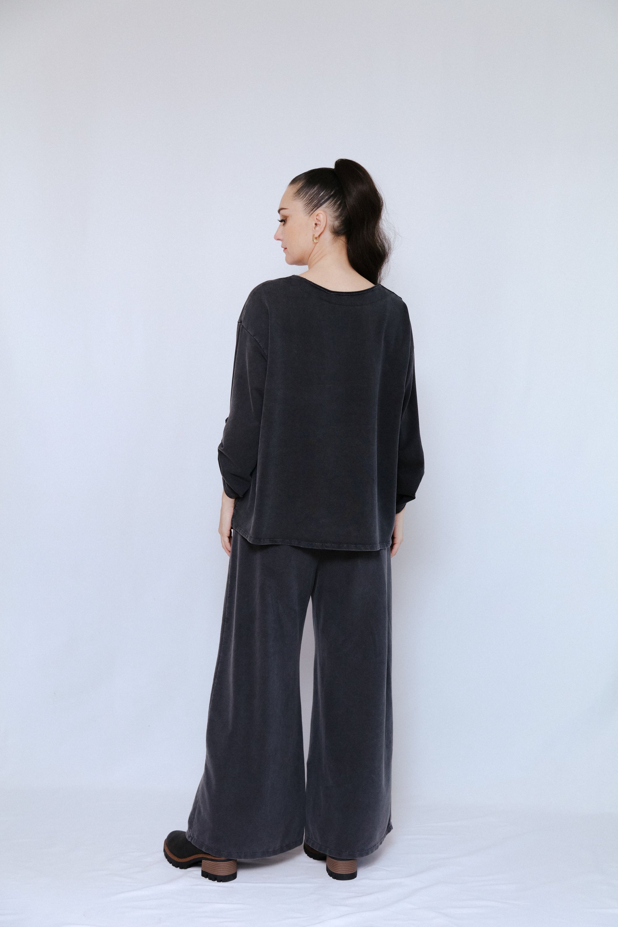 Cute Pocket Top in Black_Back