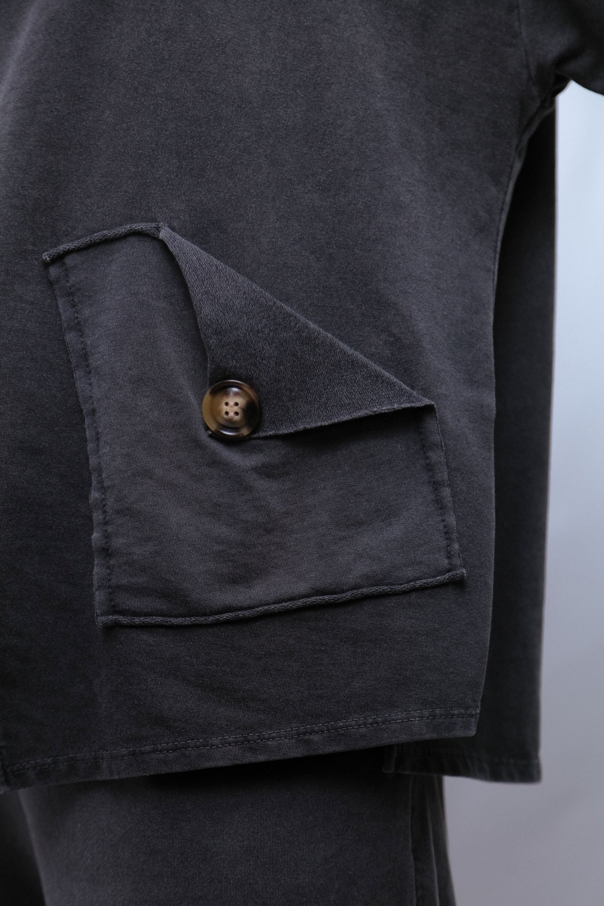 Cute Pocket Top in Black_Pocket Detail