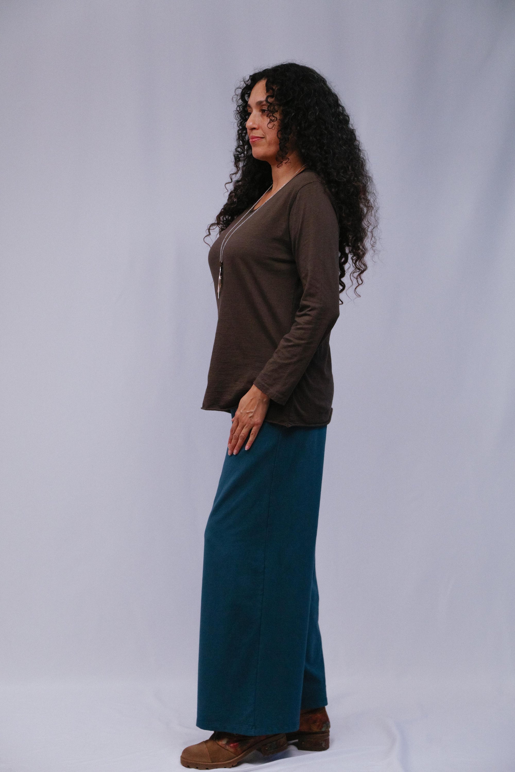 Monday Long Sleeve Tee in coco_Side