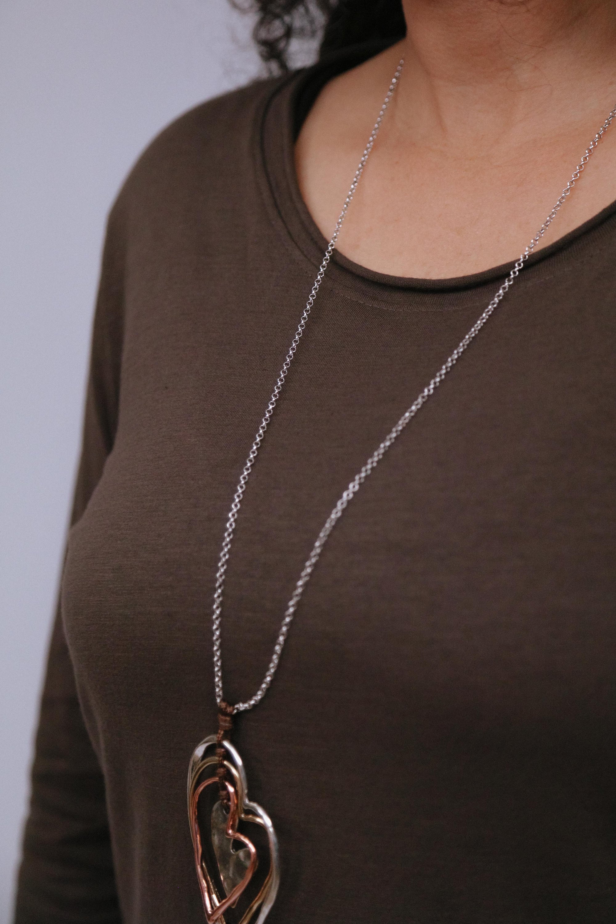 Monday Long Sleeve Tee in Coco_Neckline Detail