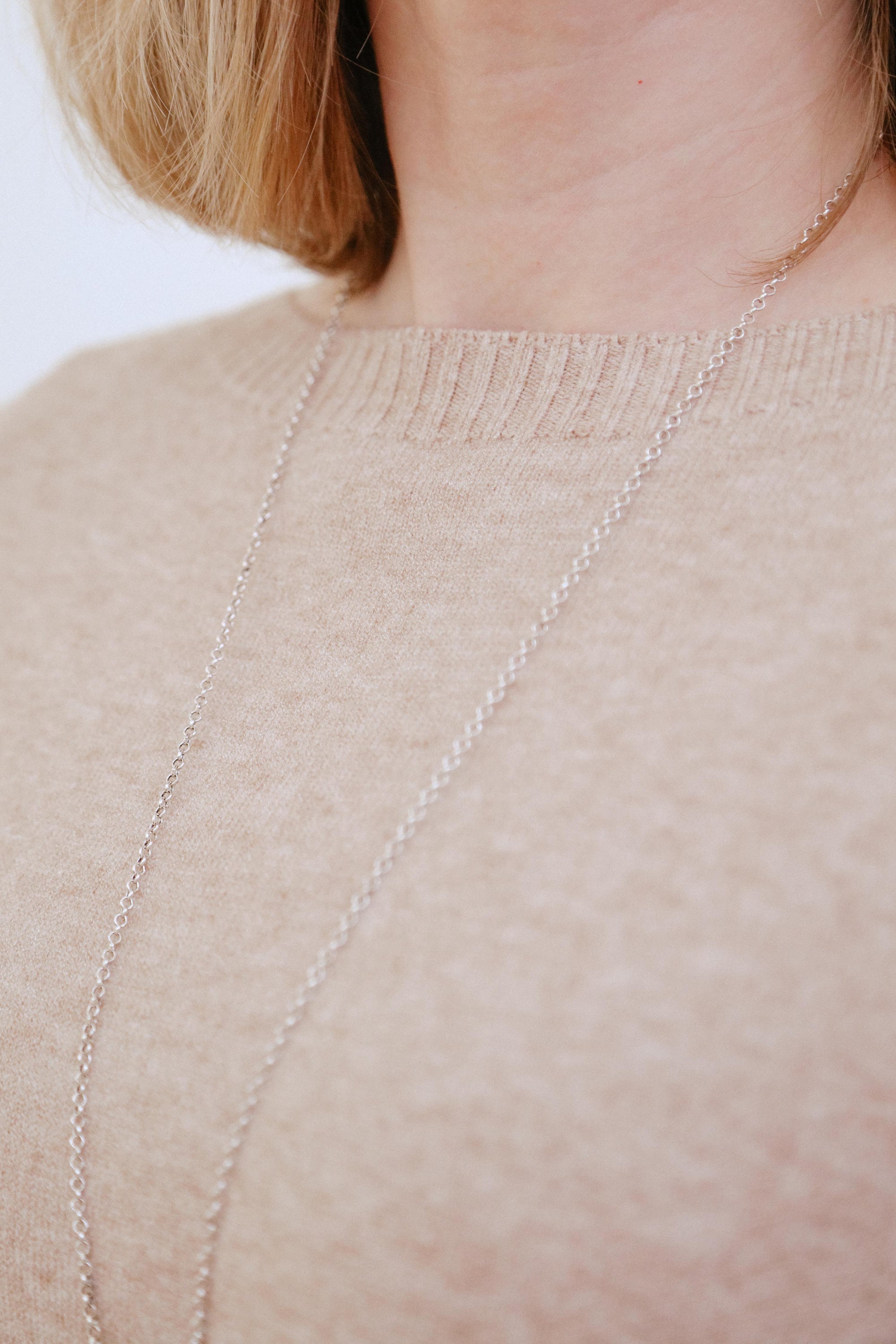 Ribbed Cover Top in Ivory_Neckline Detail